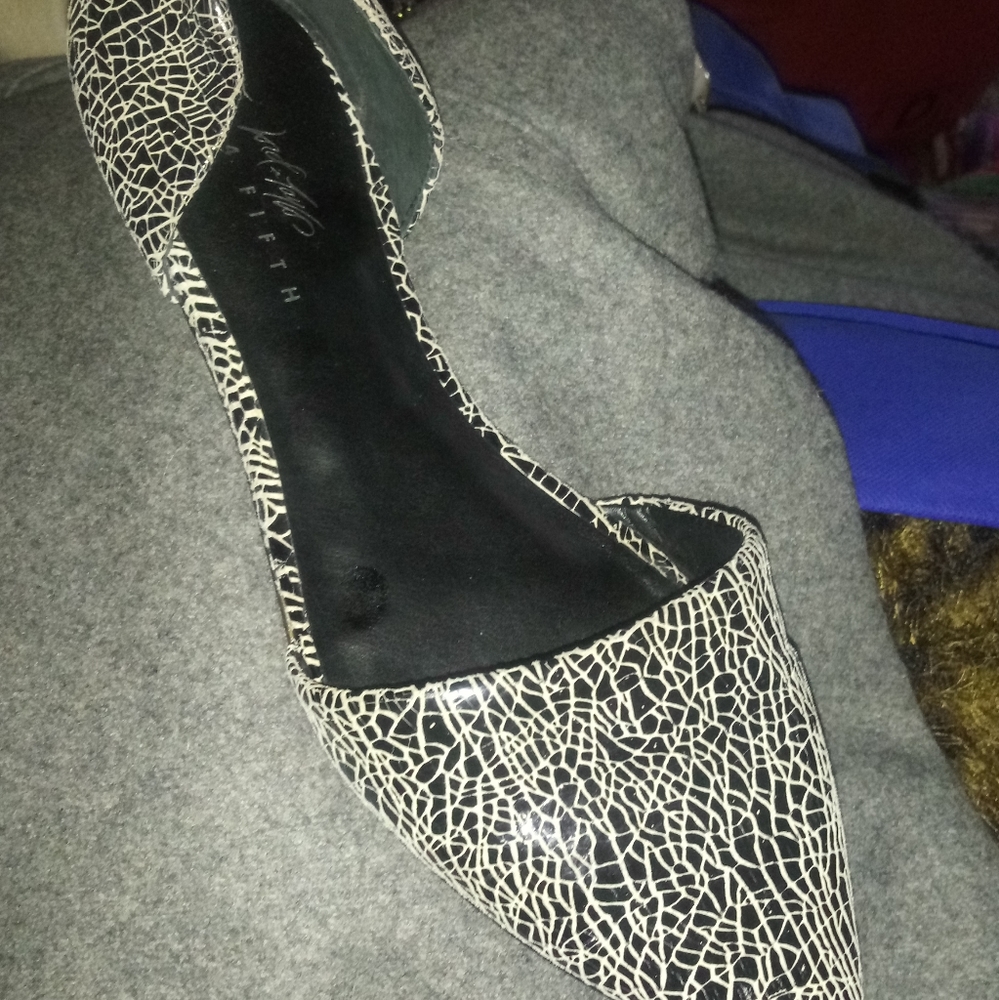 Size 6 m 5th ave flats